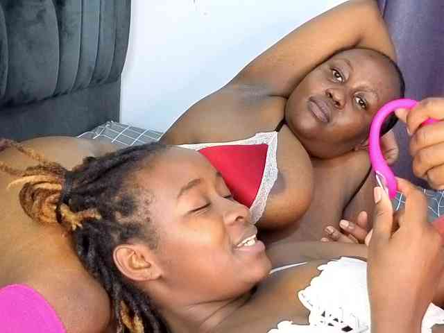 Pretty-Titties webcam