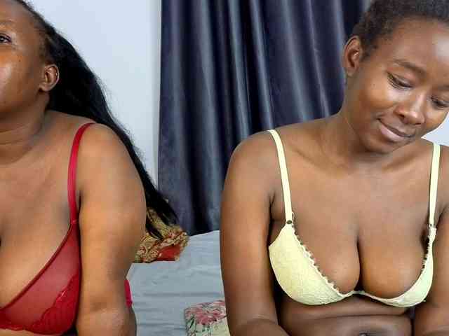 Pretty-Titties webcam