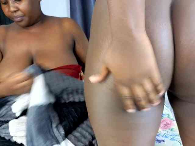 Pretty-Titties webcam