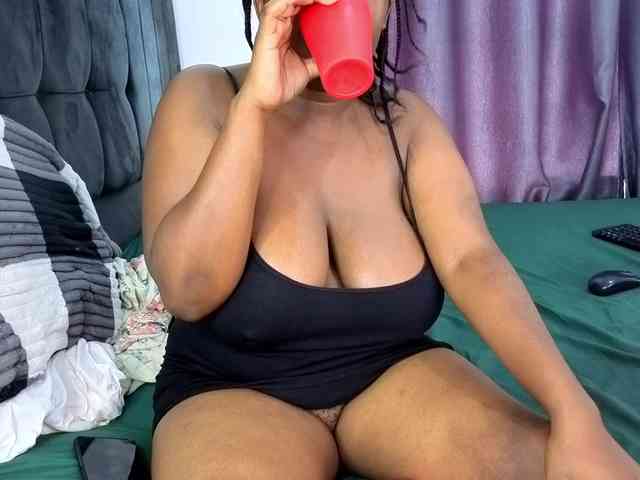 Pretty-Titties webcam