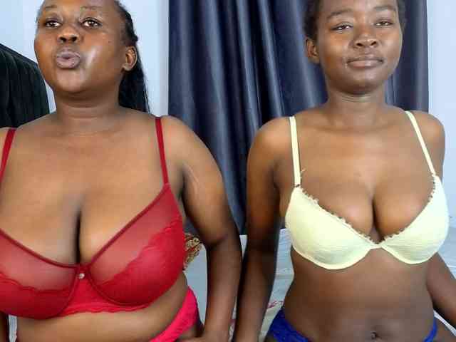 Pretty-Titties webcam