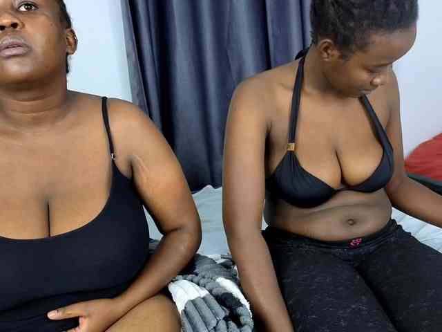 Pretty-Titties webcam