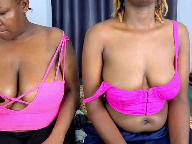 Pretty-Titties webcam