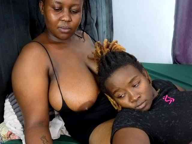 Pretty-Titties webcam