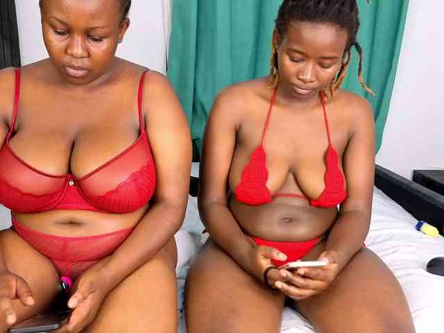 Pretty-Titties webcam