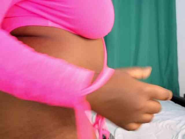 Pretty-Titties webcam