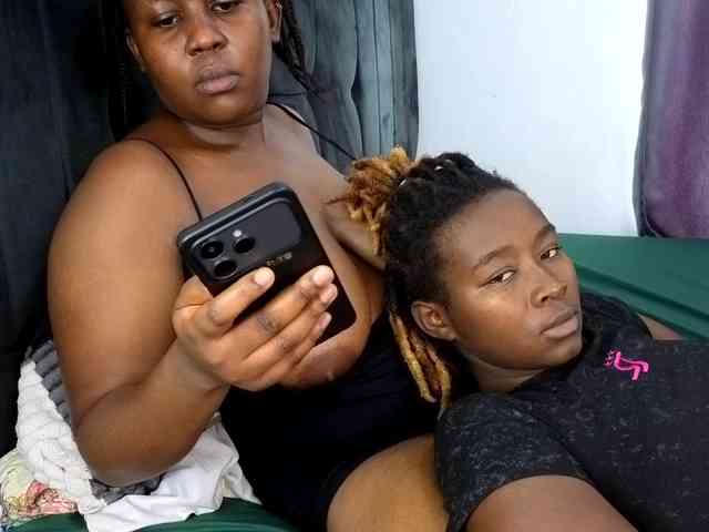 Pretty-Titties webcam