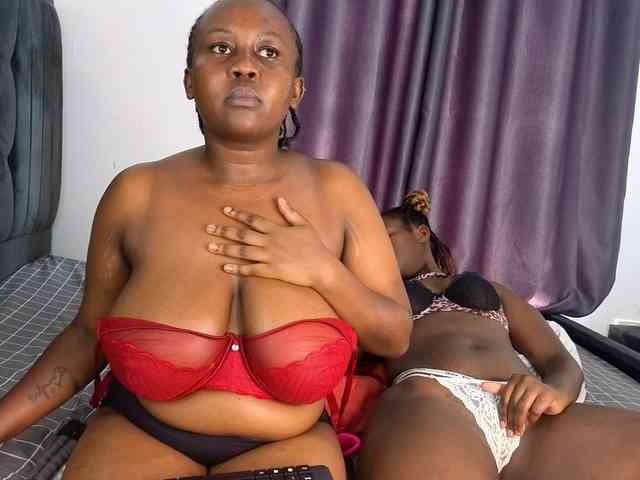 Pretty-Titties webcam