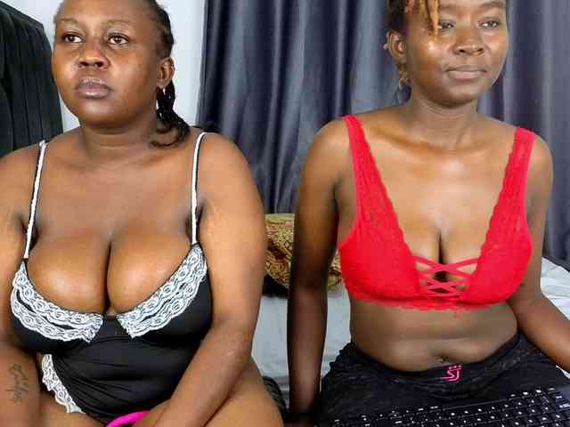 Pretty-Titties webcam