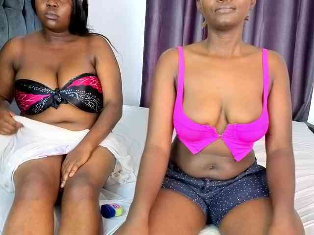 Pretty-Titties webcam