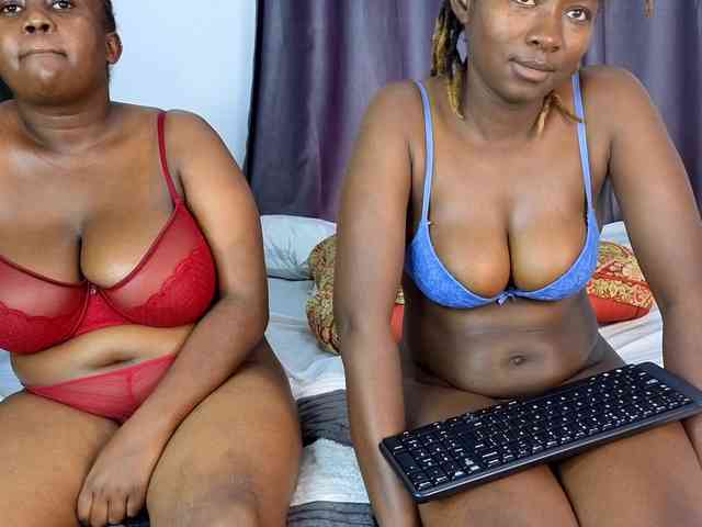 Pretty-Titties webcam