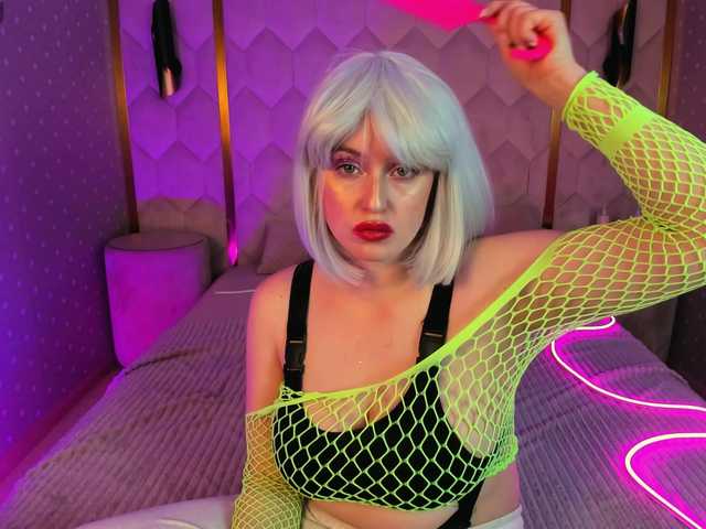 EvelinaBev's BongaCams show and profile