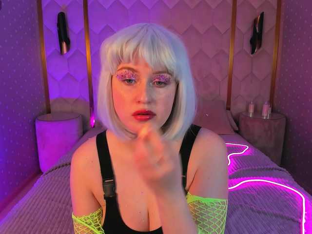 EvelinaBev's BongaCams show and profile