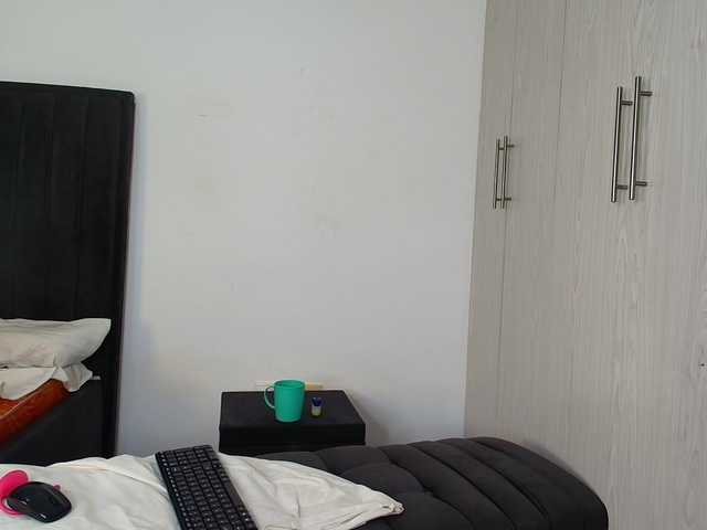 Tasty-titties live cam profile