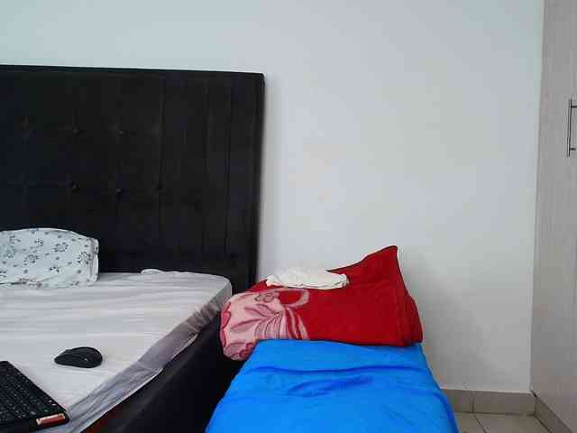 Tasty-titties webcam