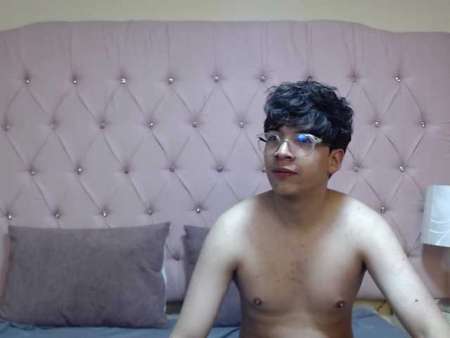 le modèle Desire-Ecstasy est en webcam porno dans un show sur le site bongacams, il possède les tags suivants: Latino/Hispanic,Brunette,Hairy