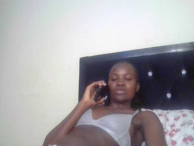 le modèle Sexylina25 est en webcam porno dans un show sur le site bongacams, il possède les tags suivants: Ebony,Brunette,Trimmed