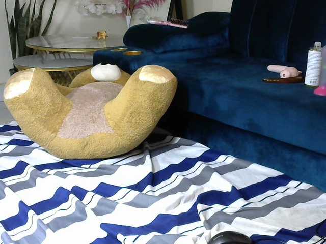 Petitlexxi's BongaCams show and profile