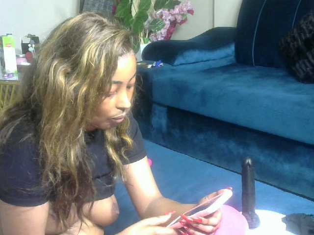 Petitlexxi's BongaCams show and profile