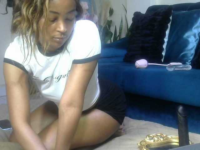 Petitlexxi's BongaCams show and profile