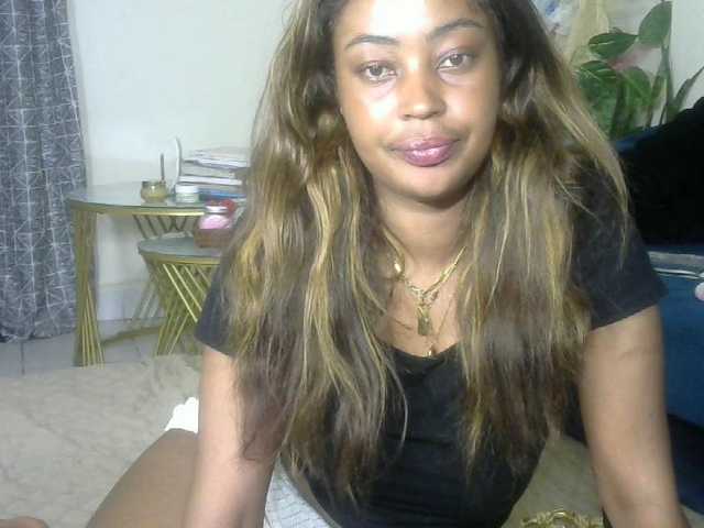 Petitlexxi's BongaCams show and profile