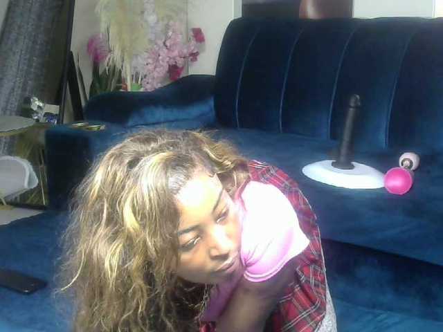 Petitlexxi's BongaCams show and profile