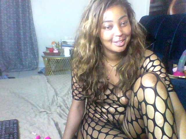 Petitlexxi's BongaCams show and profile