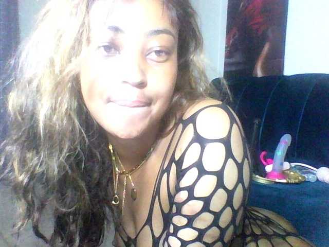 Petitlexxi's BongaCams show and profile