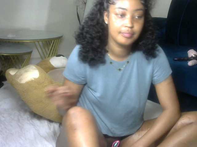 Petitlexxi's BongaCams show and profile