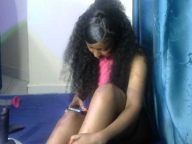 Petitlexxi live cam profile