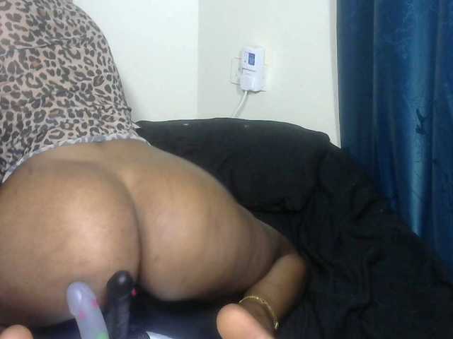 Petitlexxi's BongaCams show and profile