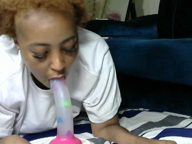 Petitlexxi's BongaCams show and profile