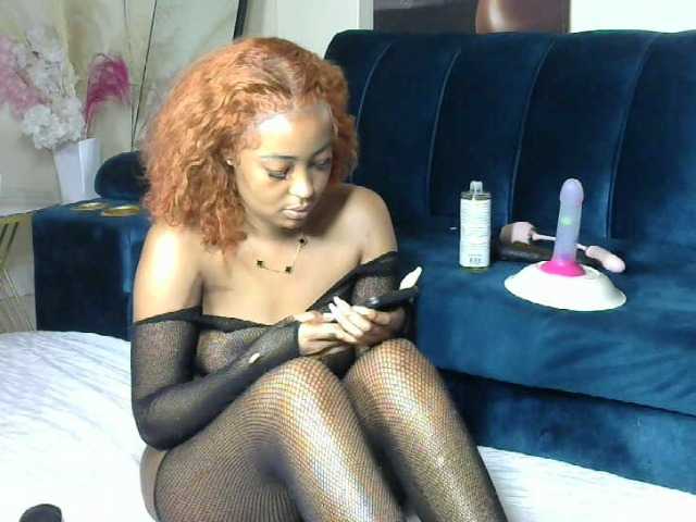 Petitlexxi's BongaCams show and profile