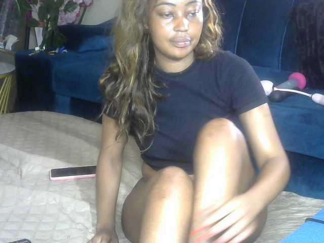 Petitlexxi's BongaCams show and profile