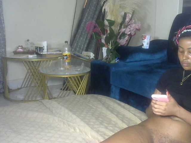 Petitlexxi's BongaCams show and profile