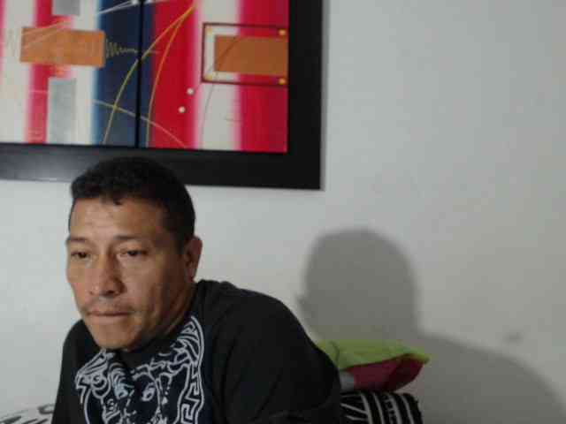 parejacuriosa1483 webcam