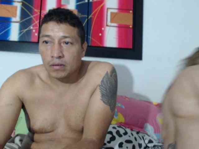 parejacuriosa1483 webcam