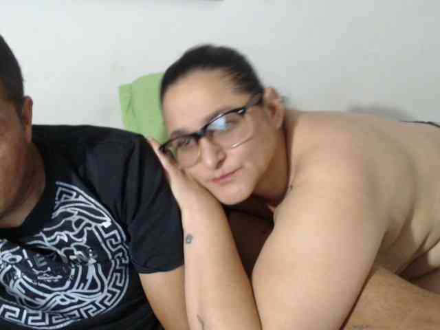 parejacuriosa1483 webcam