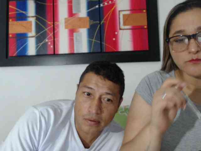 parejacuriosa1483 webcam