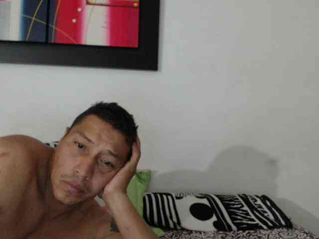 parejacuriosa1483 webcam