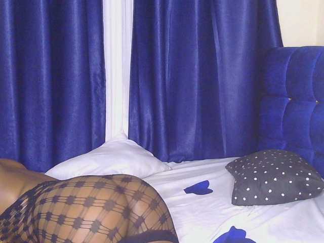 SweetSinny's BongaCams show and profile