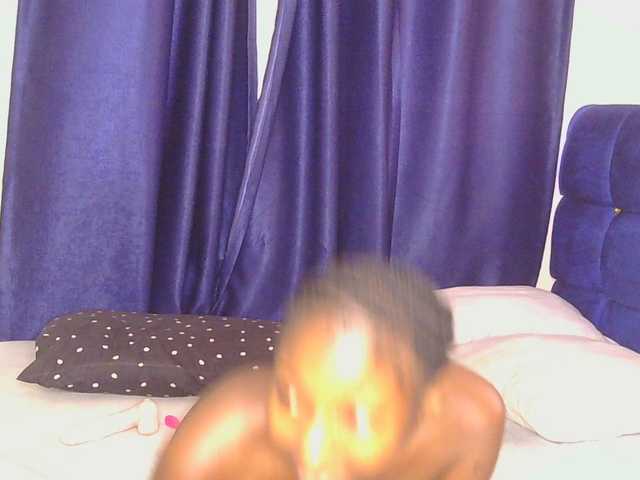 SweetSinny's BongaCams show and profile