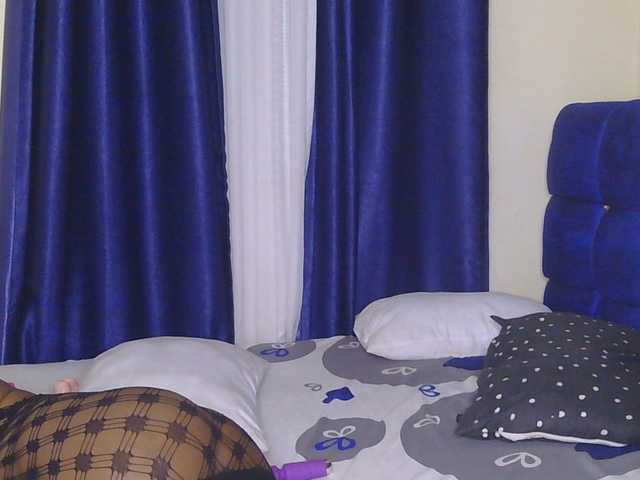 SweetSinny's BongaCams show and profile