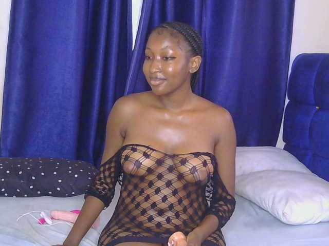 SweetSinny's BongaCams show and profile