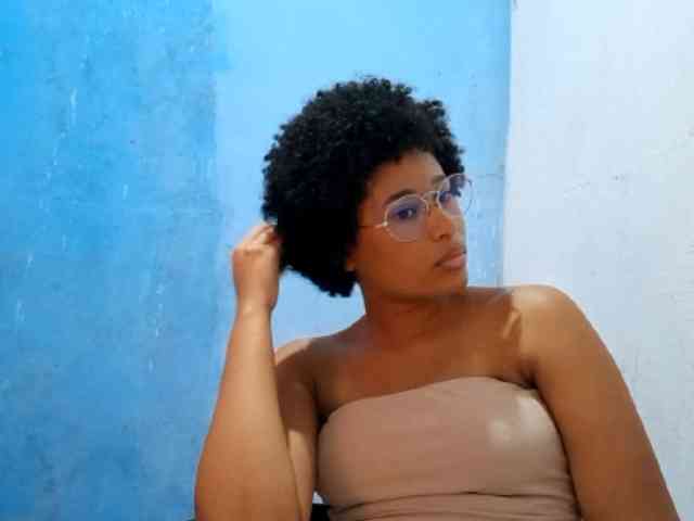 RomanaBeatson webcam