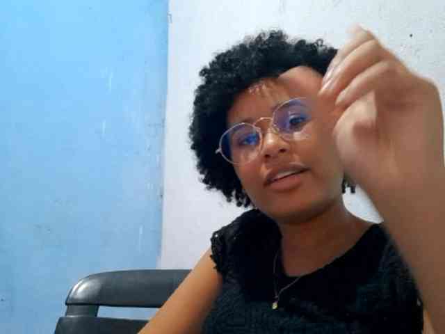 RomanaBeatson webcam