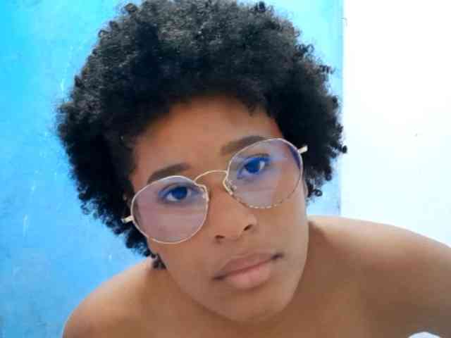 RomanaBeatson webcam