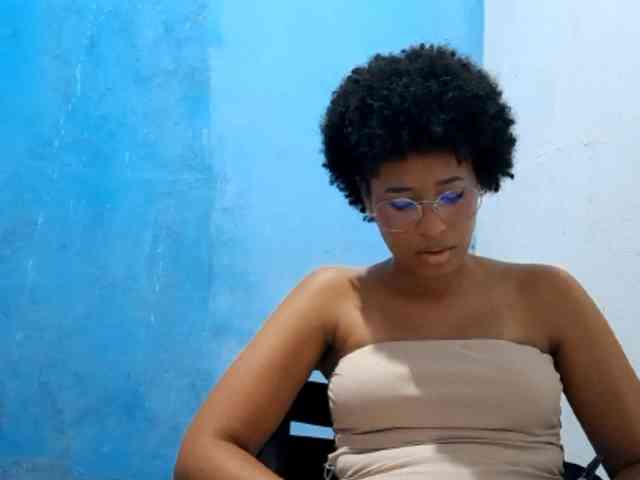 RomanaBeatson webcam