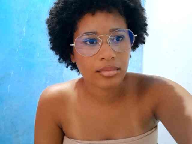 RomanaBeatson webcam