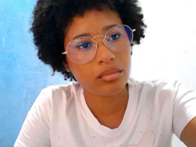 RomanaBeatson webcam